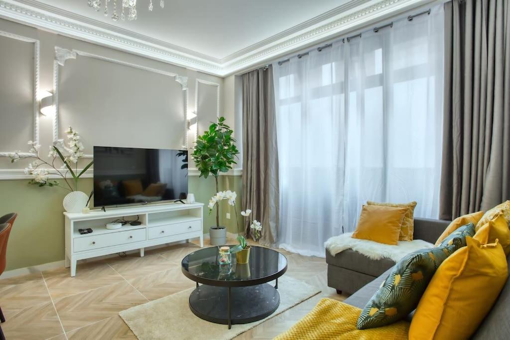 Charming Apart New 2 Bedrooms With Aircon Paris Luaran gambar